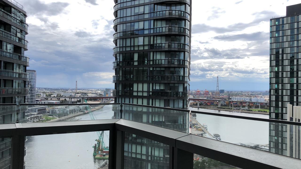Winston Apartments Docklands Мельбурн Экстерьер фото