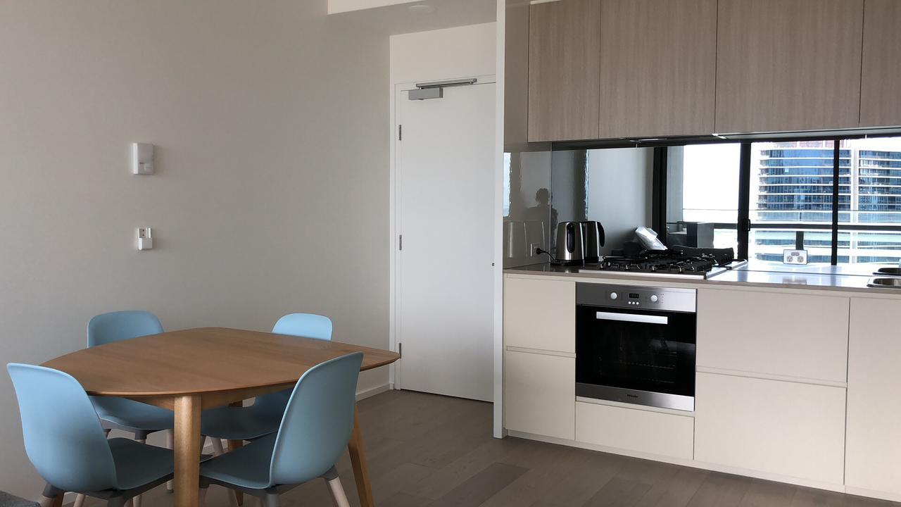 Winston Apartments Docklands Мельбурн Экстерьер фото